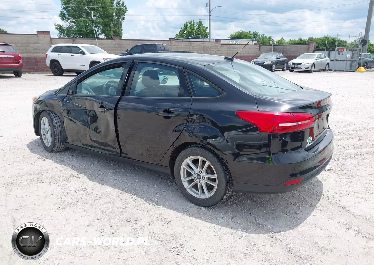 2018 Ford Focus Se VIN:1FADP3F26JL327502 - 3