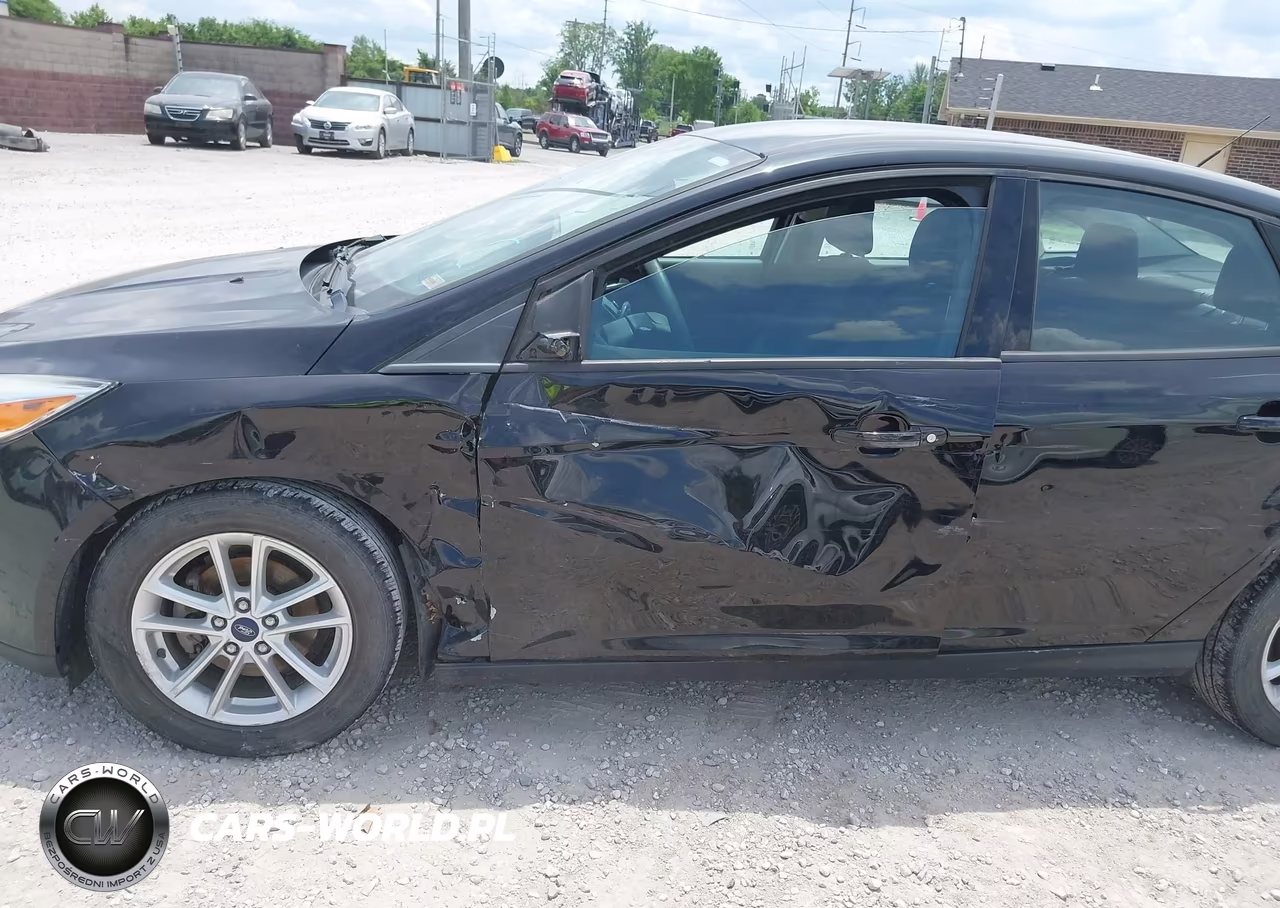 2018 Ford Focus Se VIN:1FADP3F26JL327502 - 6