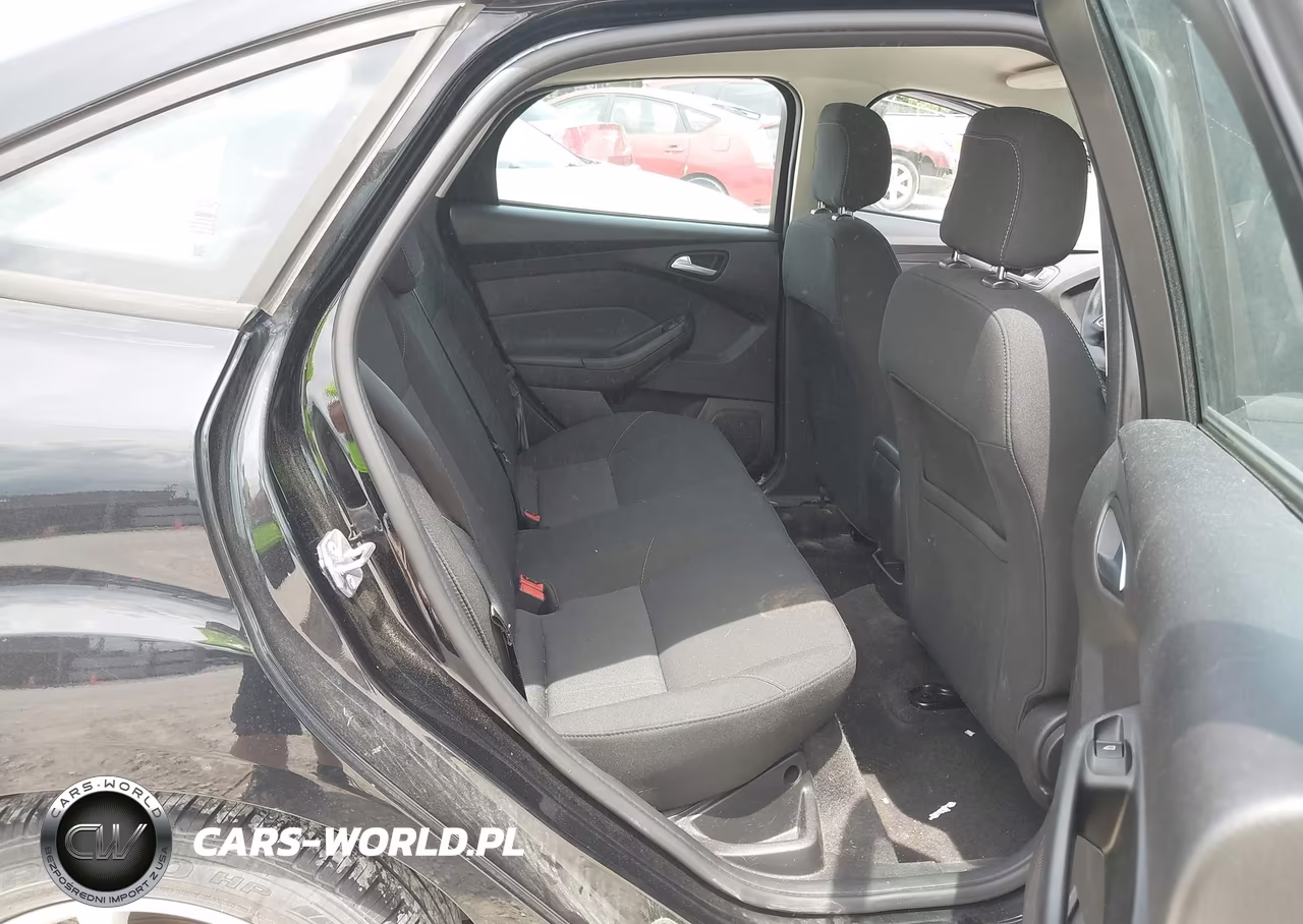 2018 Ford Focus Se VIN:1FADP3F26JL327502 - 8