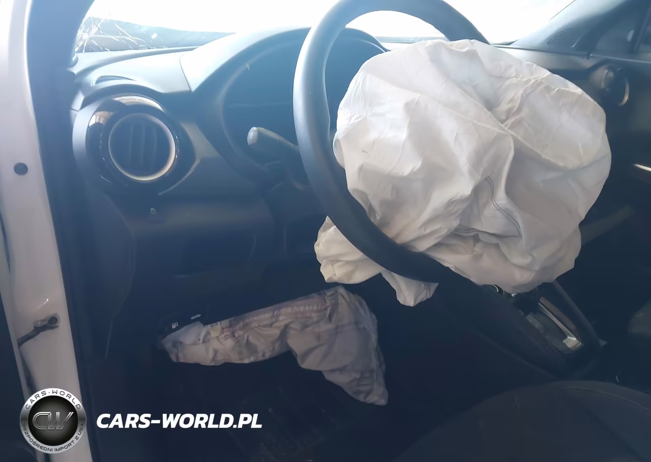 2018 Nissan Kicks Sv VIN:3N1CP5CU7JL532681 - 16