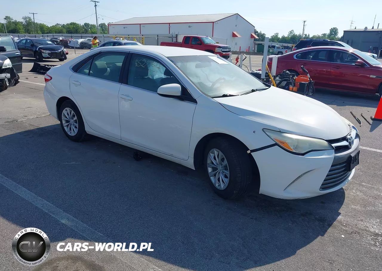 2016 Toyota Camry Le – zdjęcie 1 z 16