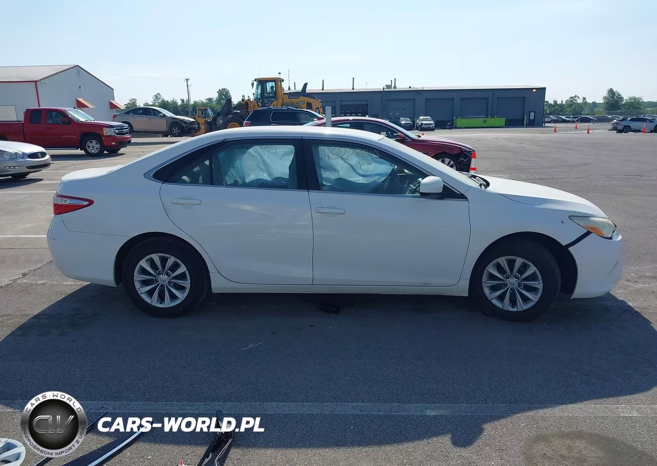 2016 Toyota Camry Le VIN:4T1BF1FK9GU568042 - 13