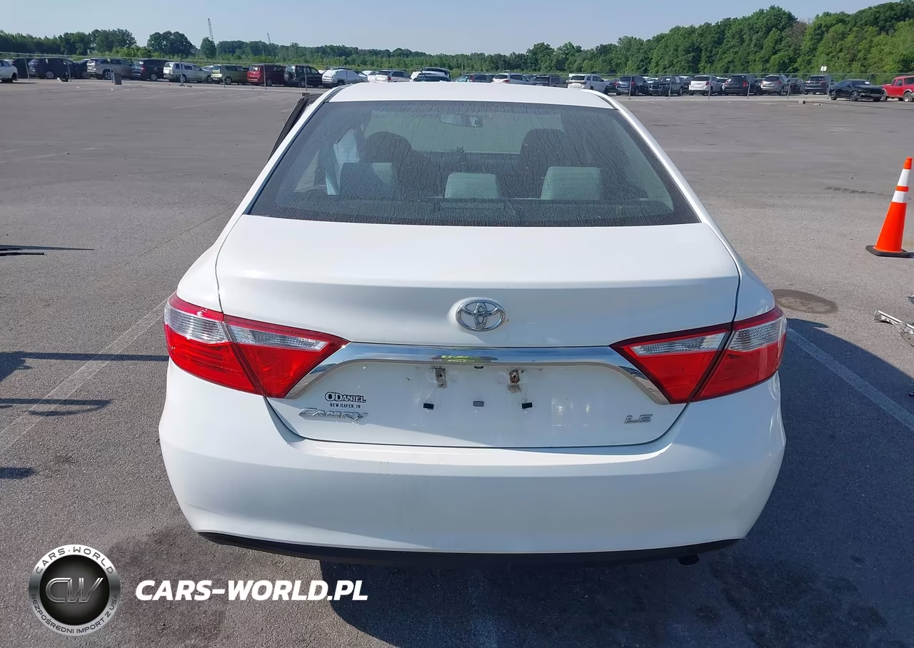 2016 Toyota Camry Le VIN:4T1BF1FK9GU568042 - 16