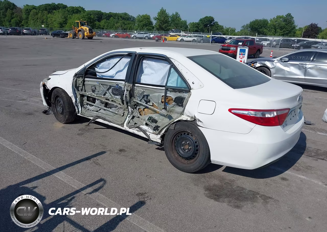 2016 Toyota Camry Le VIN:4T1BF1FK9GU568042 - 3