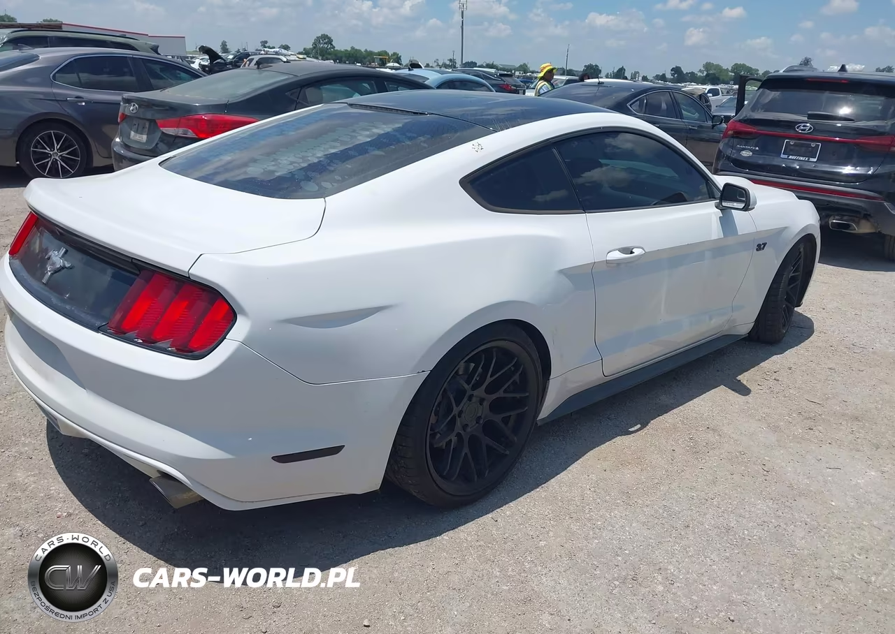 2015 Ford Mustang V6 VIN:1FA6P8AM4F5399602 - 4