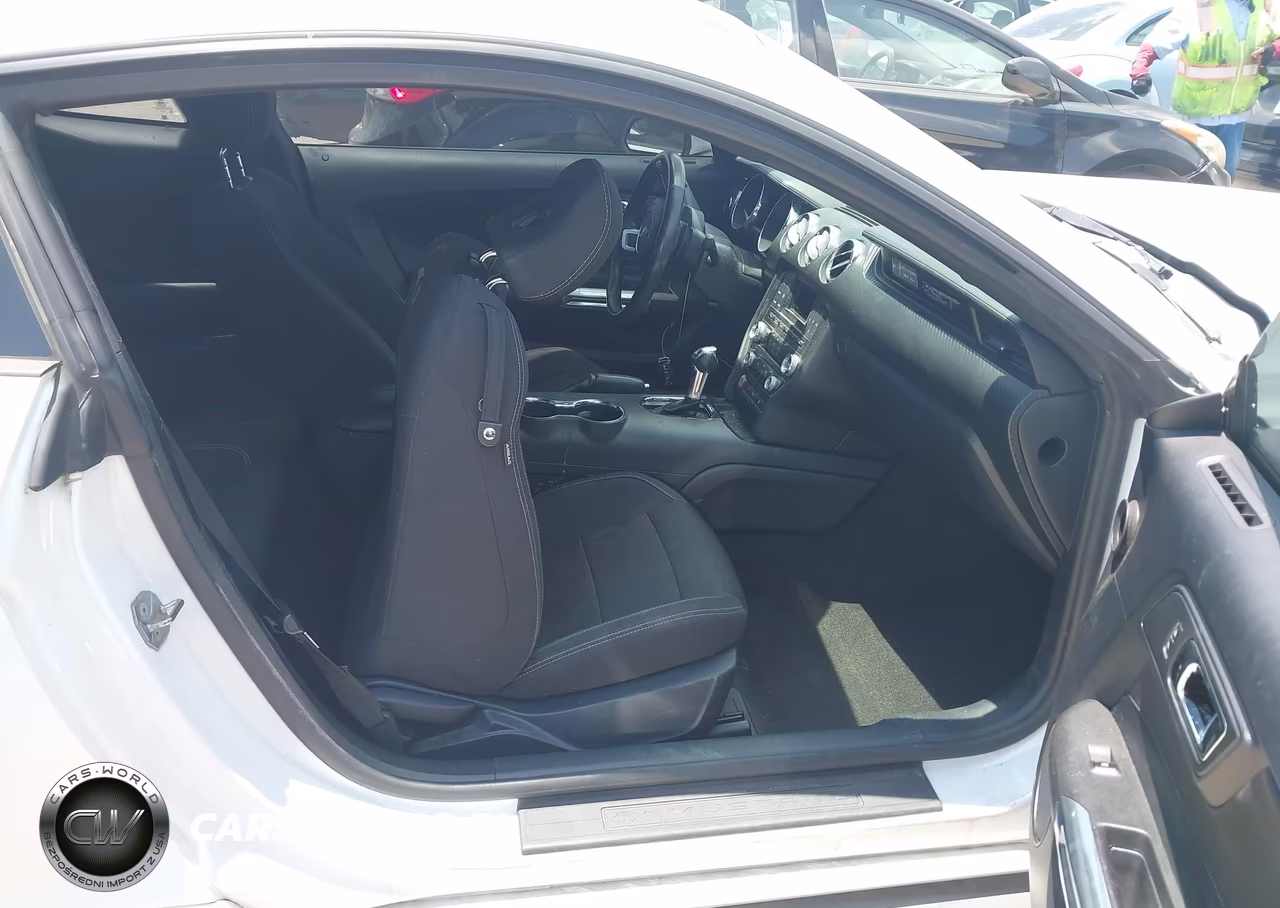 2015 Ford Mustang V6 VIN:1FA6P8AM4F5399602 - 5