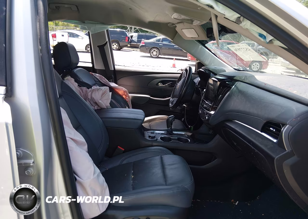2019 Chevrolet Traverse Premier VIN:1GNERKKW3KJ105967 - 5