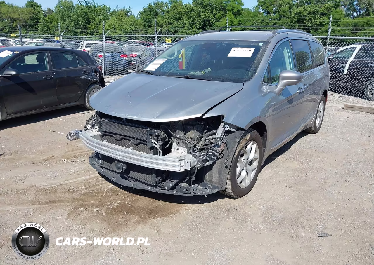 2017 Chrysler Pacifica Touring-L Plus VIN:2C4RC1EG2HR796648 - 2