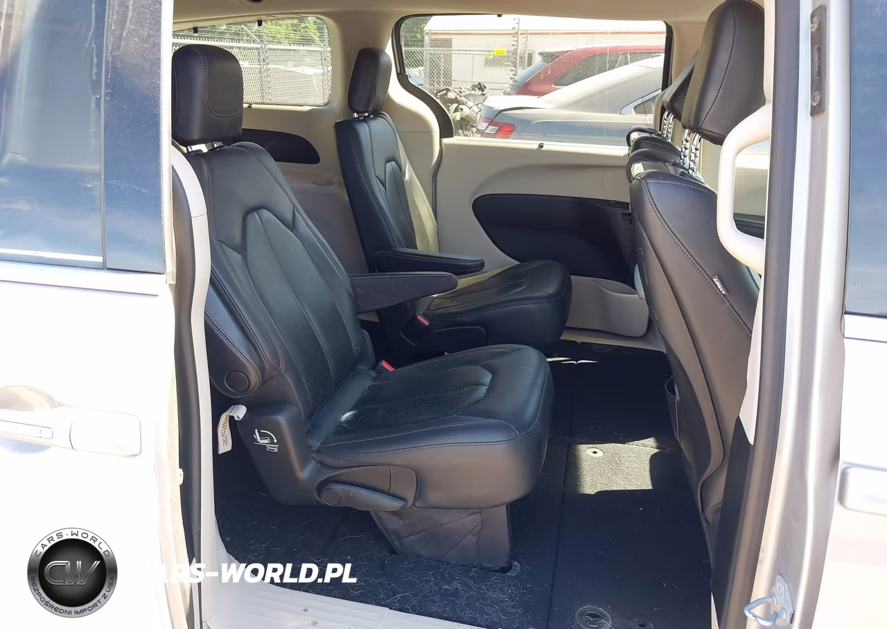2017 Chrysler Pacifica Touring-L Plus VIN:2C4RC1EG2HR796648 - 8