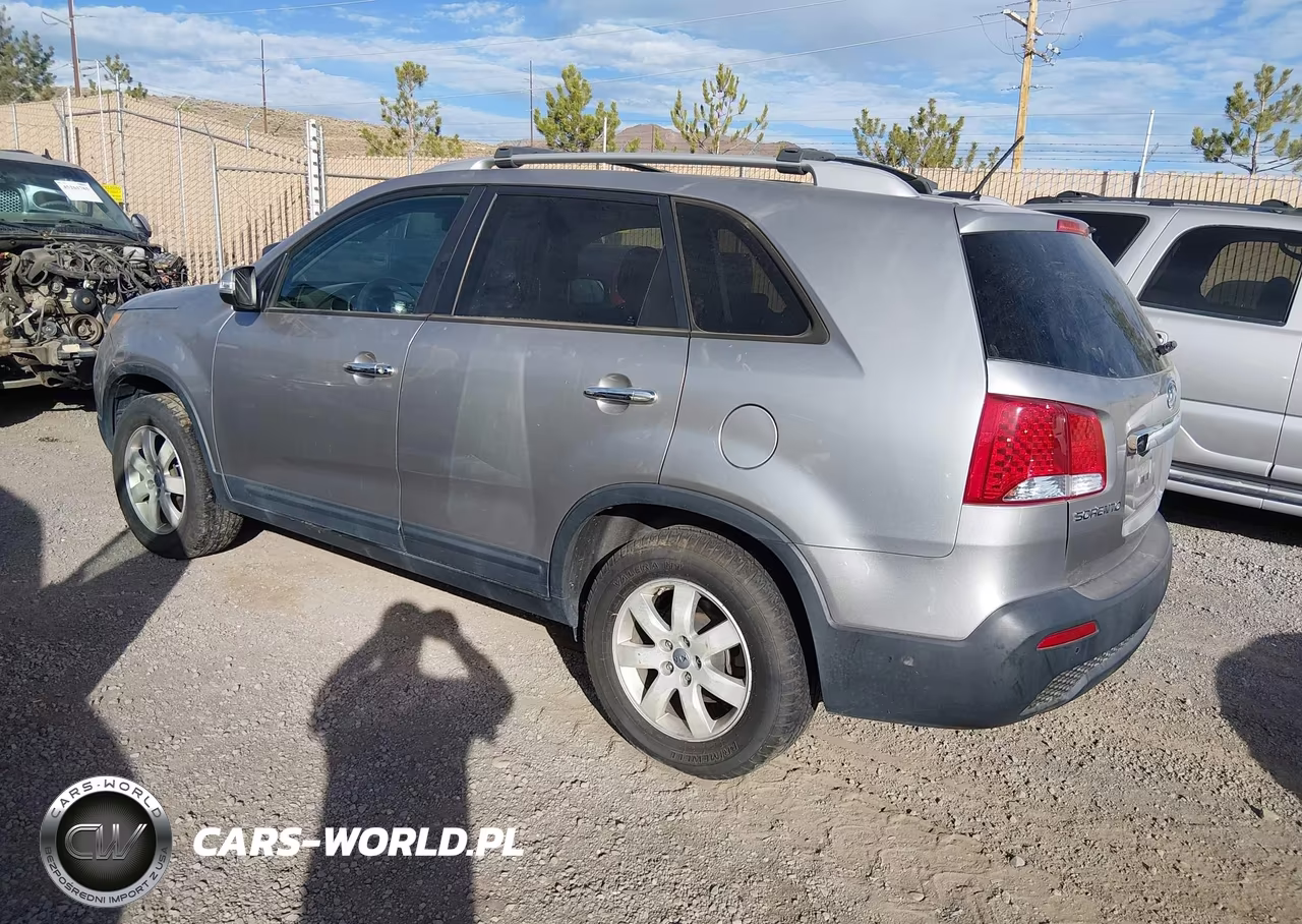 2013 Kia Sorento Lx VIN:5XYKT4A69DG423217 - 3