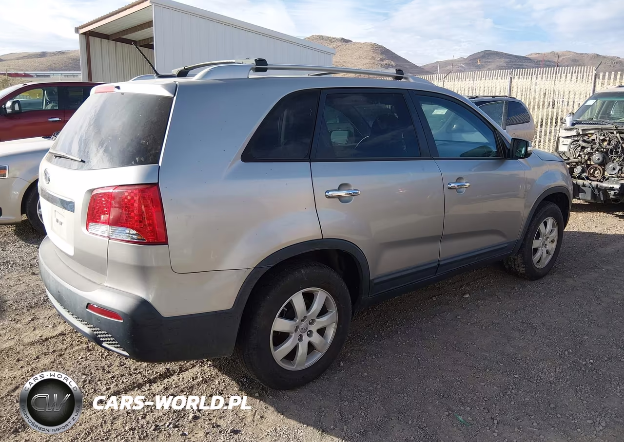 2013 Kia Sorento Lx VIN:5XYKT4A69DG423217 - 4