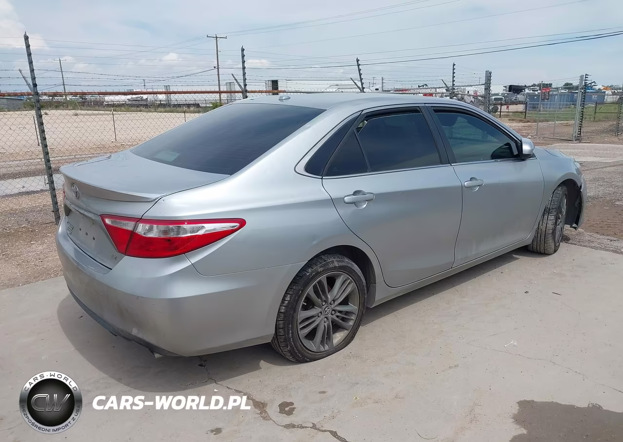 2015 Toyota Camry Se VIN:4T1BF1FK3FU496916 - 4