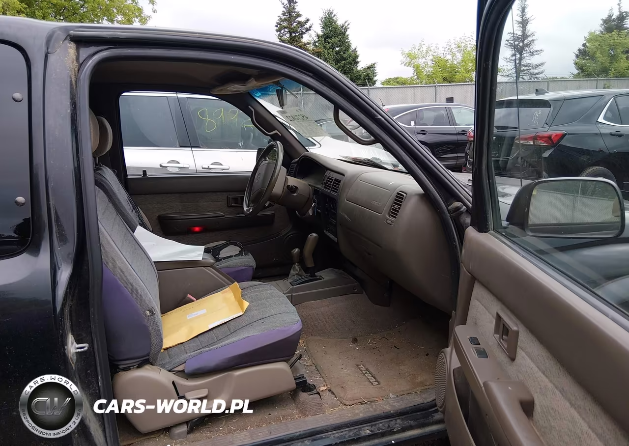 1999 Toyota Tacoma VIN:4TAWN72N6XZ532643 - 5