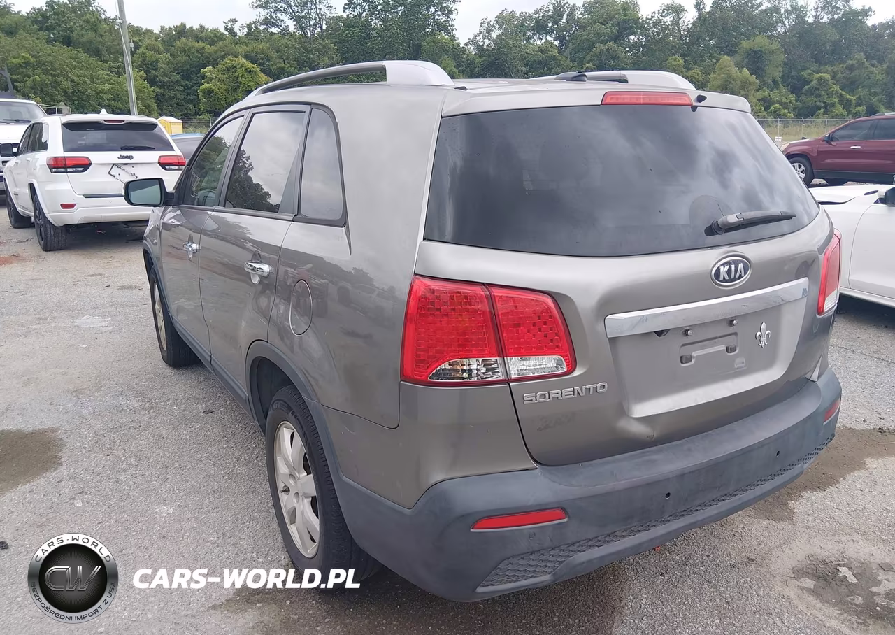 2011 Kia Sorento Lx VIN:5XYKT3A10BG027687 - 3