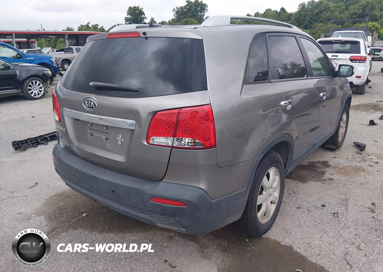 2011 Kia Sorento Lx VIN:5XYKT3A10BG027687 - 4