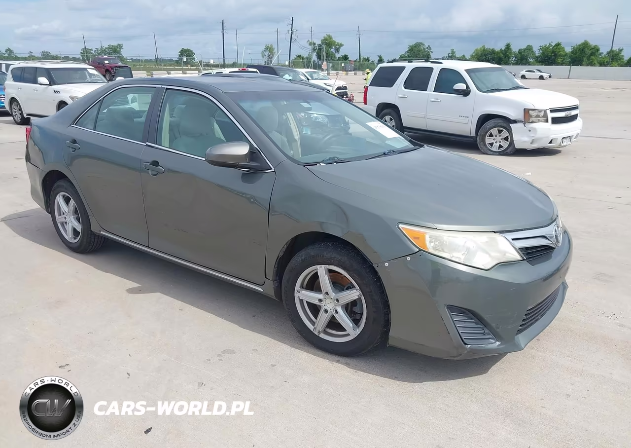 2012 Toyota Camry Le – zdjęcie 1 z 12