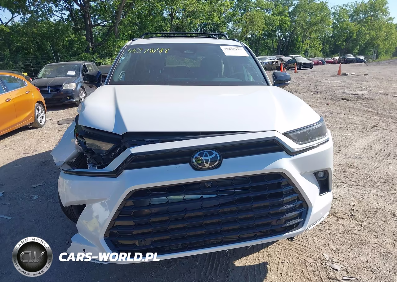 2025 Toyota Grand Highlander Hybrid Nightshade Edition VIN:5TDACAB59SS033735 - 13