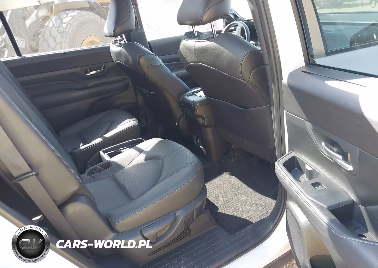 2025 Toyota Grand Highlander Hybrid Nightshade Edition VIN:5TDACAB59SS033735 - 8