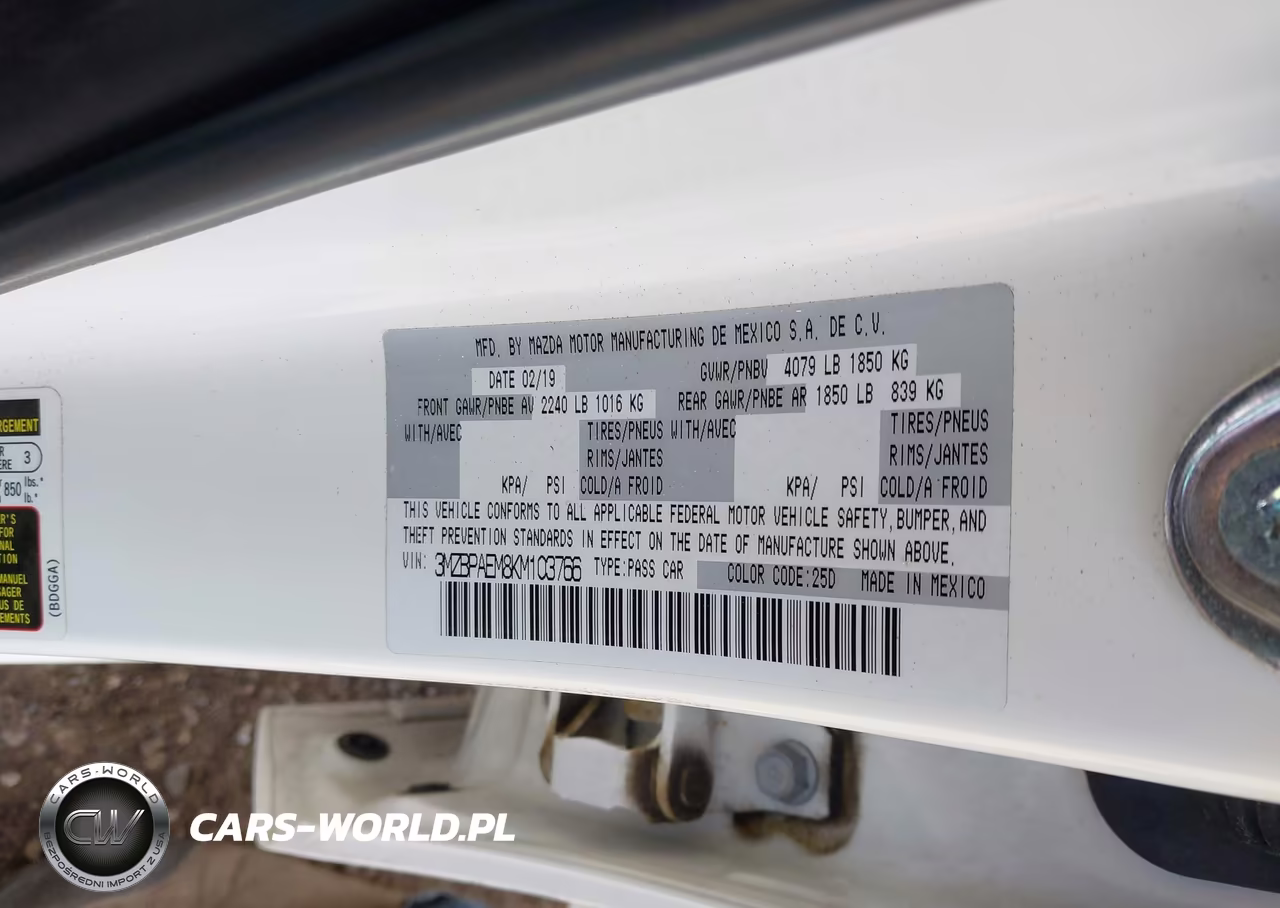 2019 Mazda Mazda3 Premium Package VIN:3MZBPAEM8KM103766 - 9
