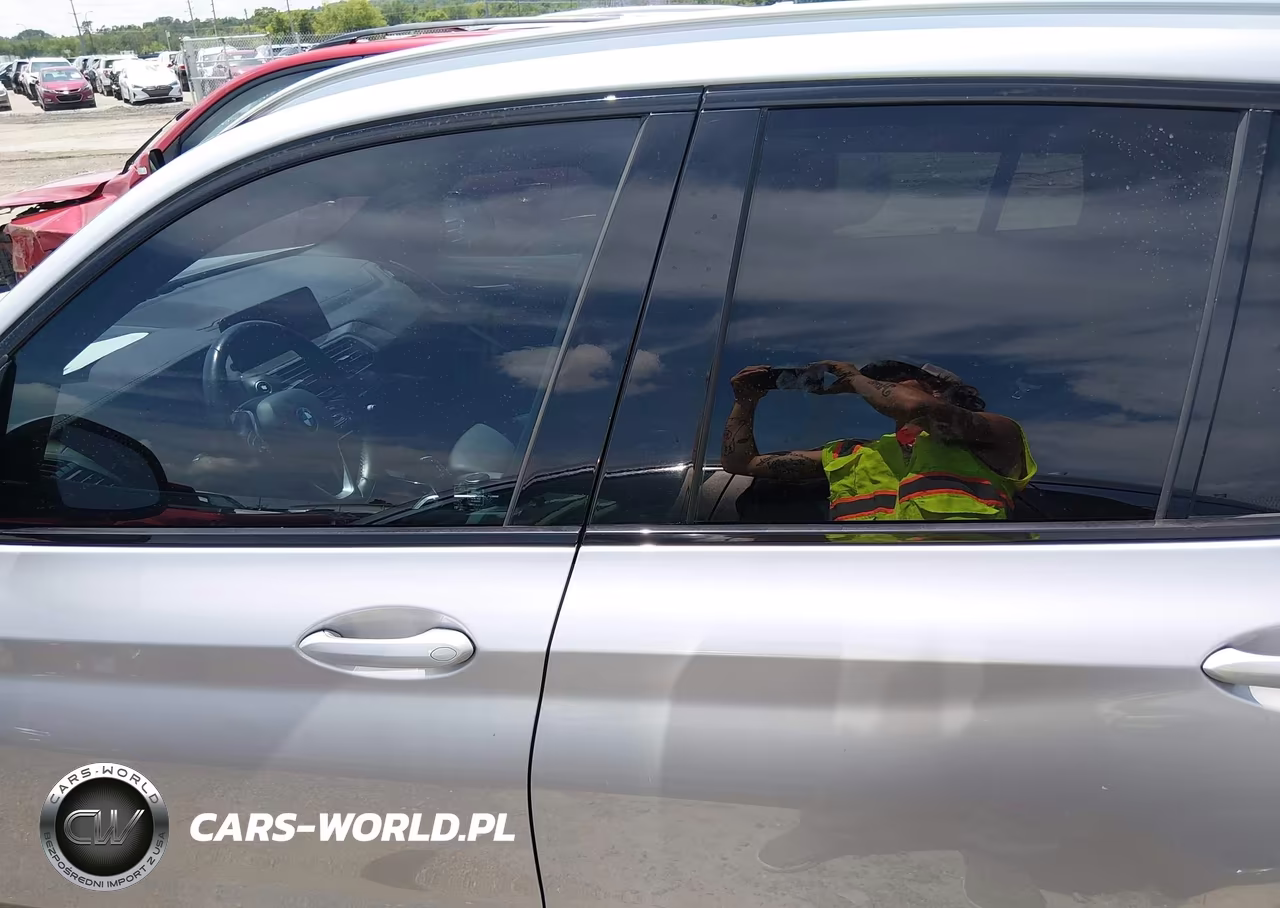 2018 BMW X3 xDrive30I VIN:5UXTR9C51JLC84013 - 14