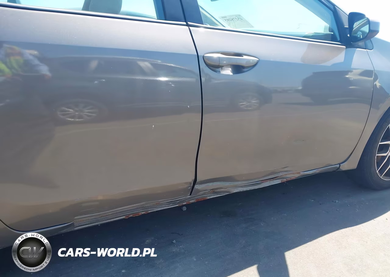 2017 Toyota Corolla Le VIN:2T1BURHE8HC804940 - 18