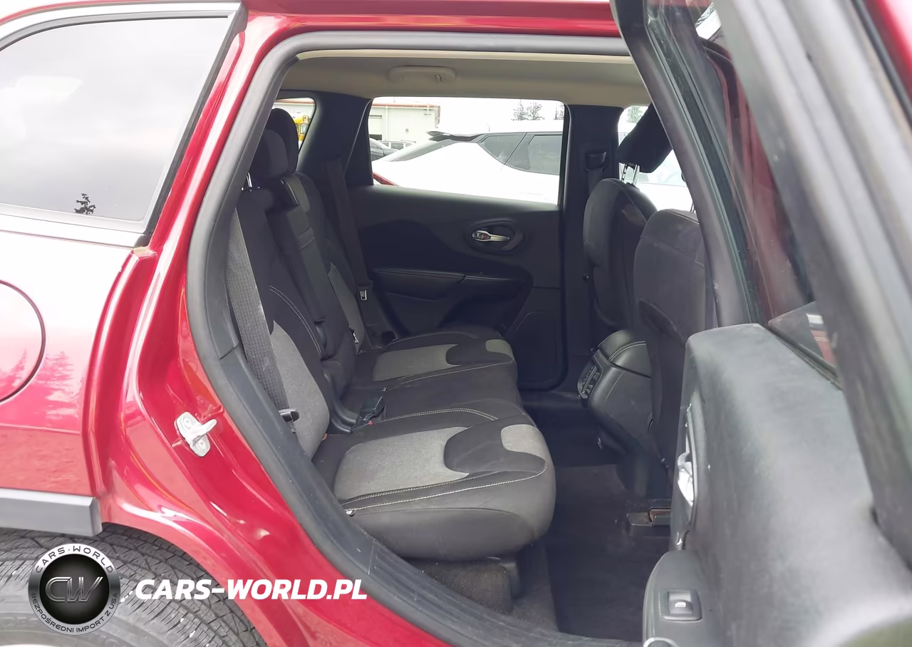 2014 Jeep Cherokee Latitude VIN:1C4PJLCB1EW205616 - 19