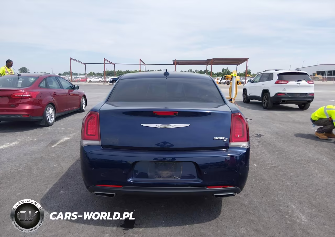 2015 Chrysler 300 300S VIN:2C3CCABG9FH763664 - 16