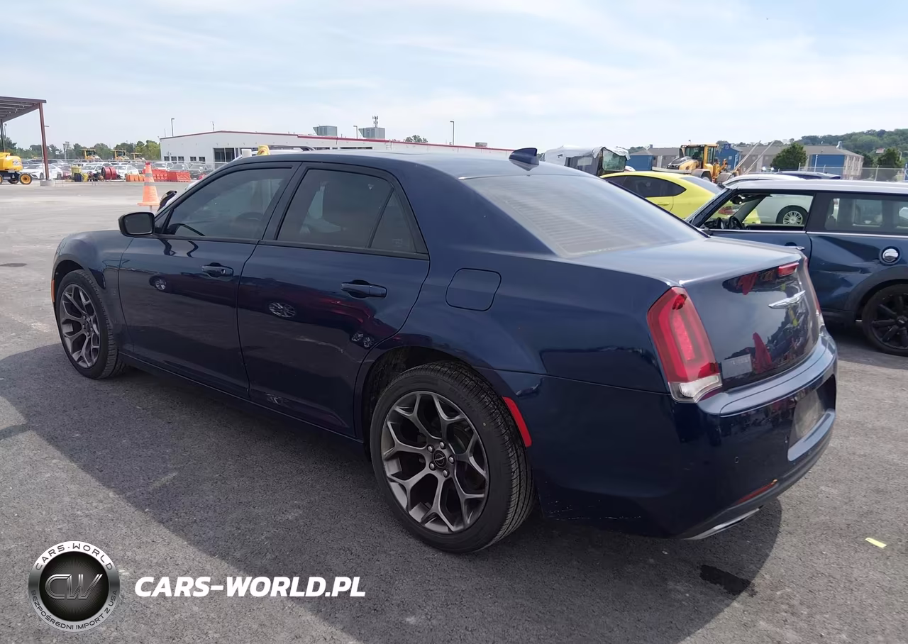 2015 Chrysler 300 300S VIN:2C3CCABG9FH763664 - 3