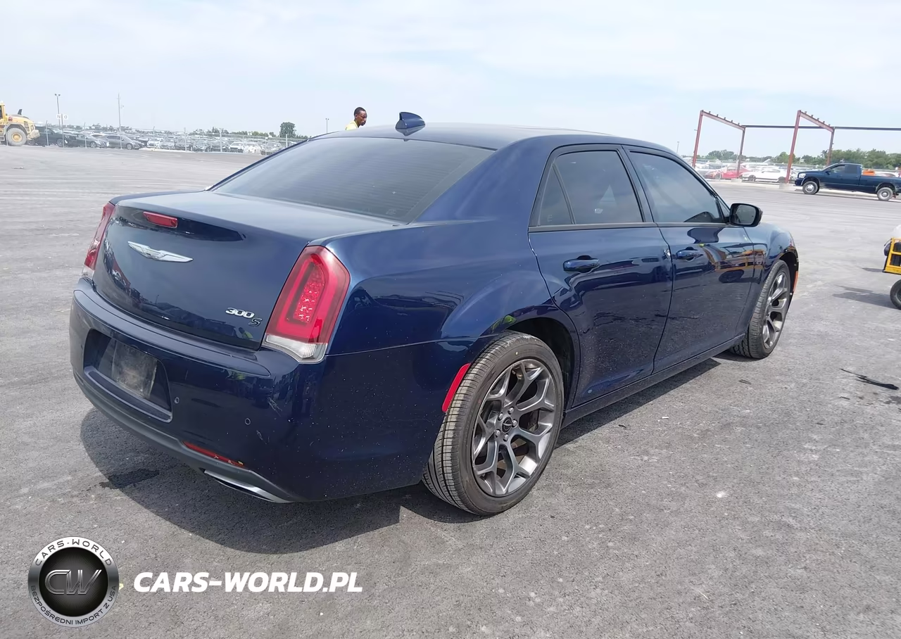 2015 Chrysler 300 300S VIN:2C3CCABG9FH763664 - 4