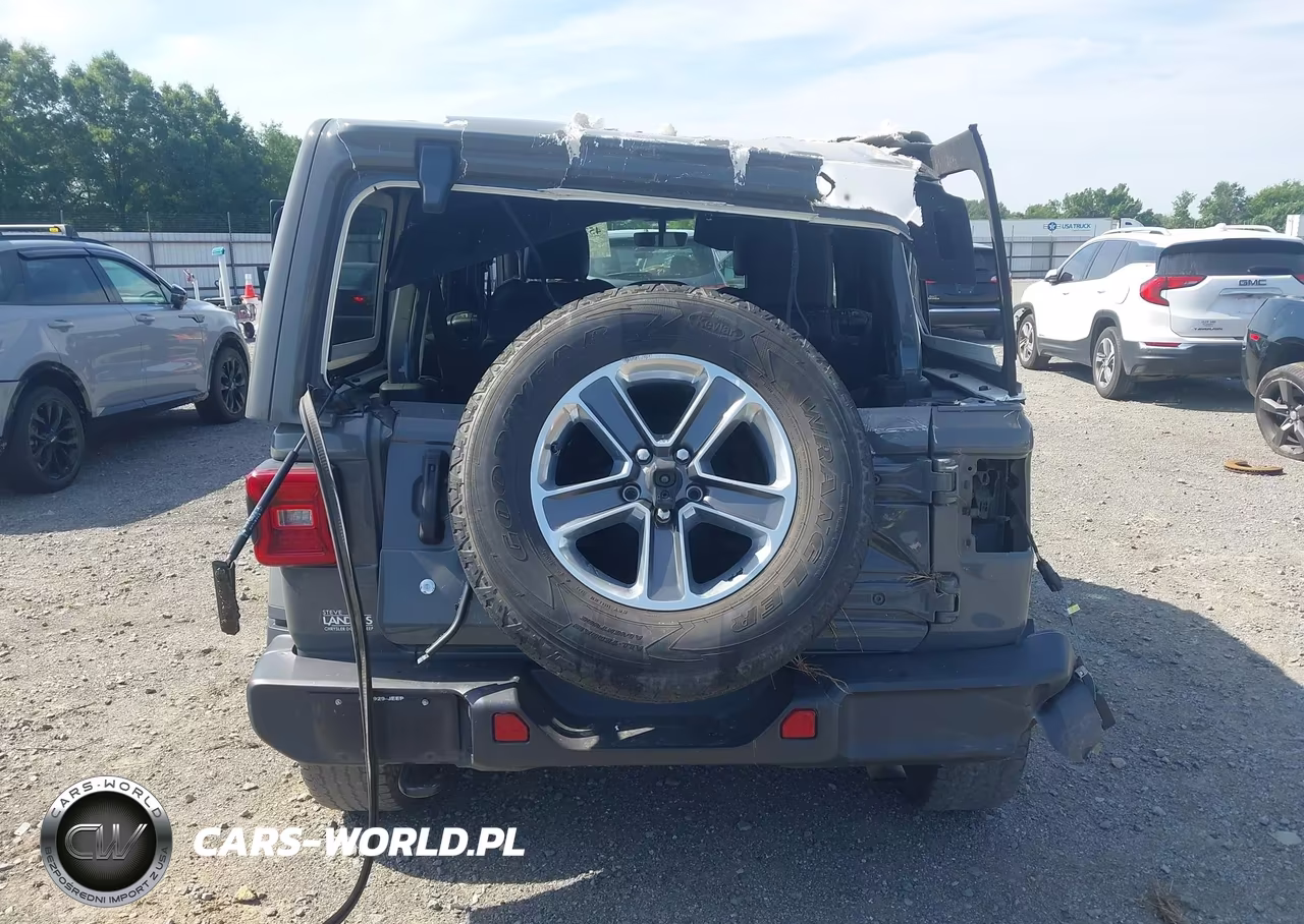 2020 Jeep Wrangler Unlimited Sahara VIN:1C4HJXEN2LW217094 - 17