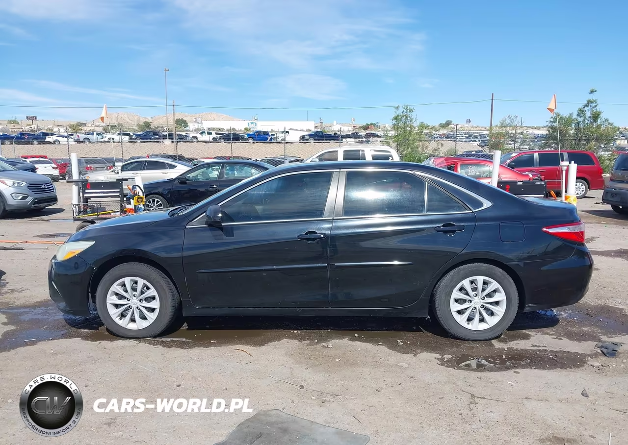 2015 Toyota Camry Le VIN:4T4BF1FK2FR445493 - 14
