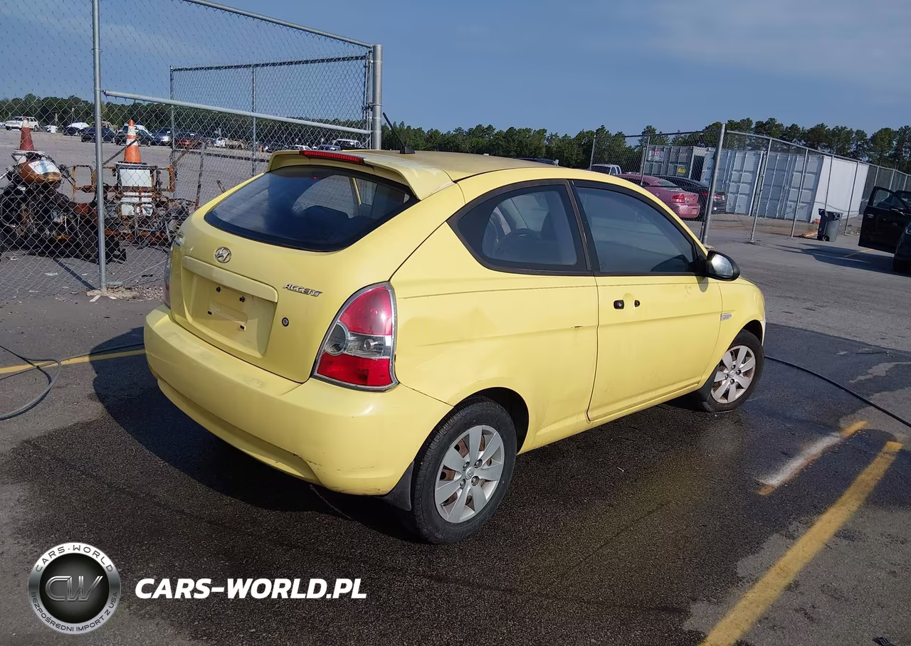 2008 Hyundai Accent Gs VIN:KMHCM36C48U057466 - 4