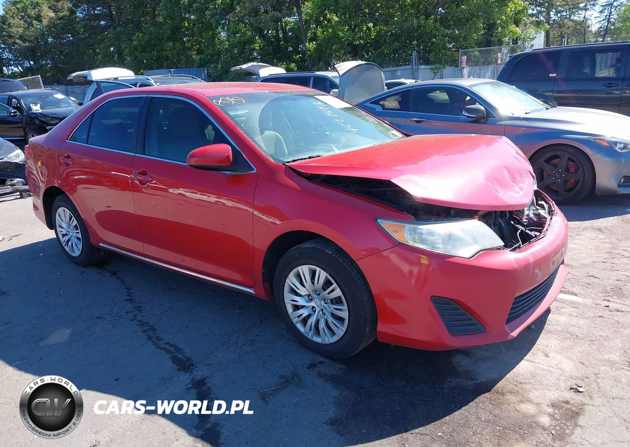 2014 Toyota Camry Le – zdjęcie 1 z 18