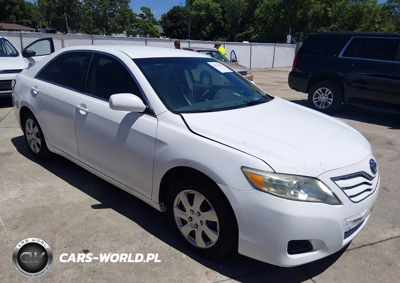 2011 Toyota Camry Le – zdjęcie 1 z 12