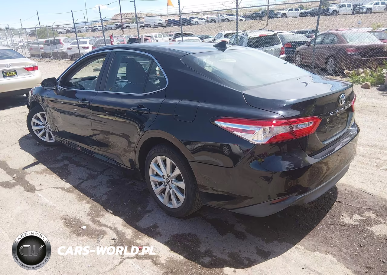 2019 Toyota Camry Le VIN:4T1B11HK1KU754338 - 3