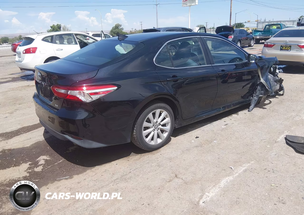 2019 Toyota Camry Le VIN:4T1B11HK1KU754338 - 4