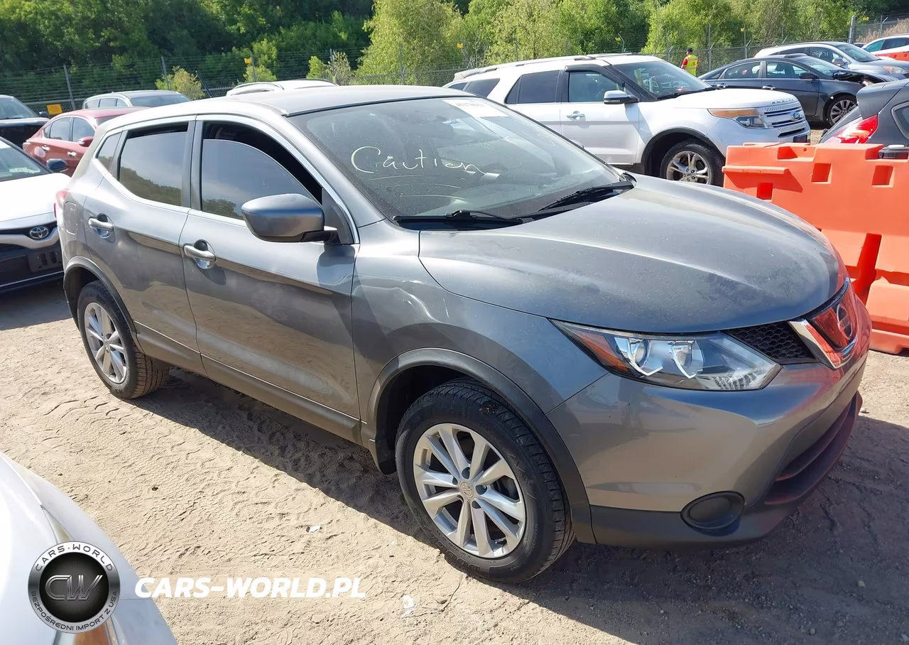 2018 Nissan Rogue Sport S – zdjęcie 1 z 17