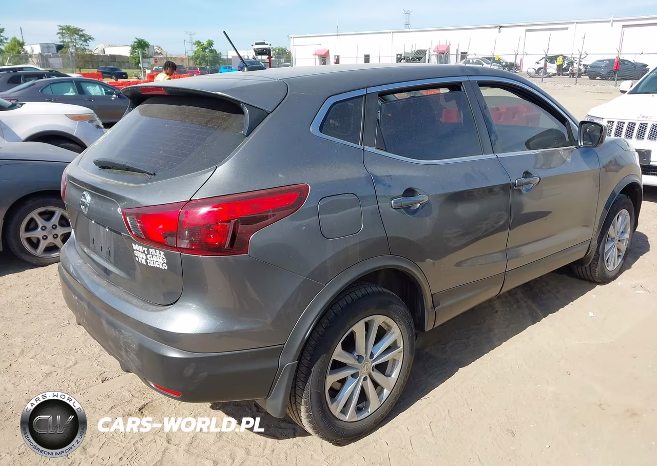 2018 Nissan Rogue Sport S VIN:JN1BJ1CP4JW153602 - 4