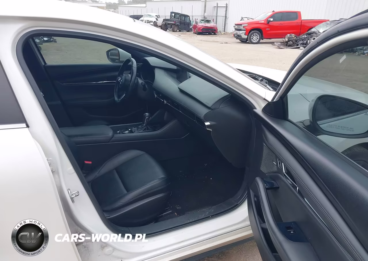 2019 Mazda Mazda3 Preferred Package VIN:JM1BPAMM3K1118242 - 5