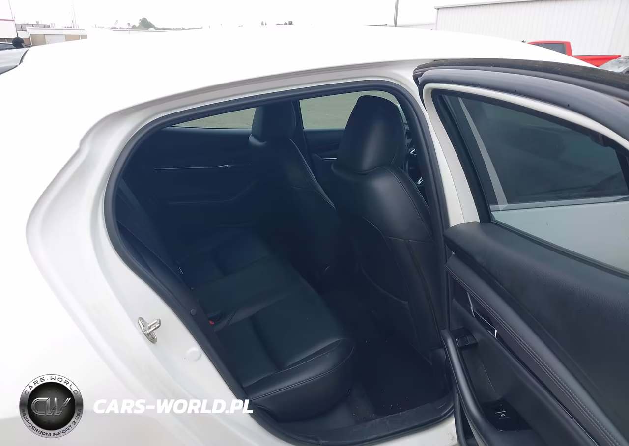 2019 Mazda Mazda3 Preferred Package VIN:JM1BPAMM3K1118242 - 8