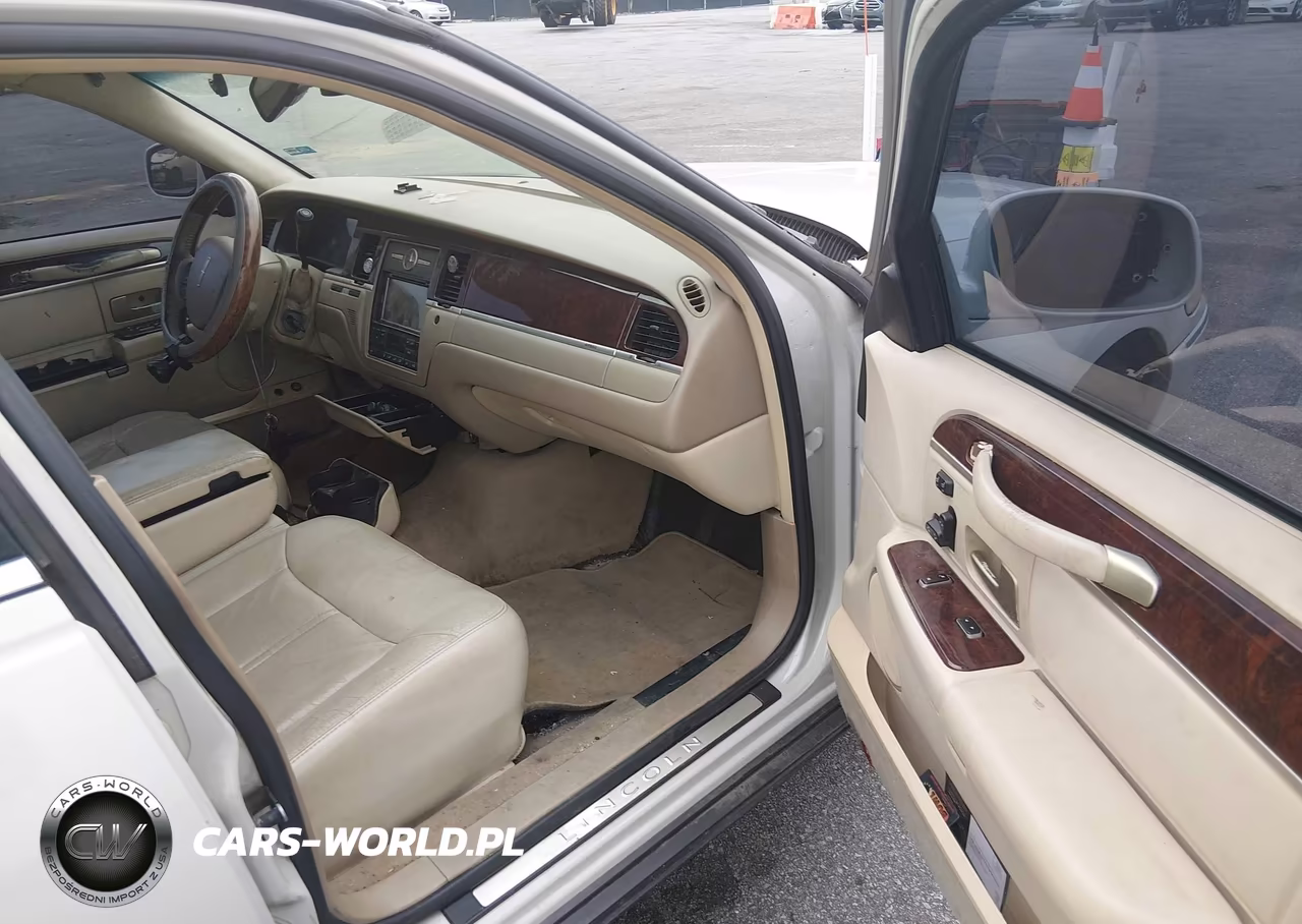 2007 Lincoln Town Car Signature Limited VIN:1LNHM82V87Y604451 - 5