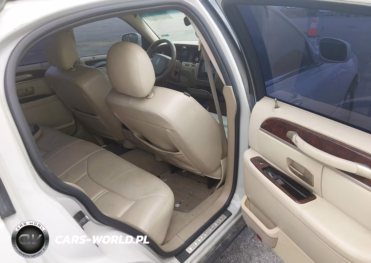 2007 Lincoln Town Car Signature Limited VIN:1LNHM82V87Y604451 - 8
