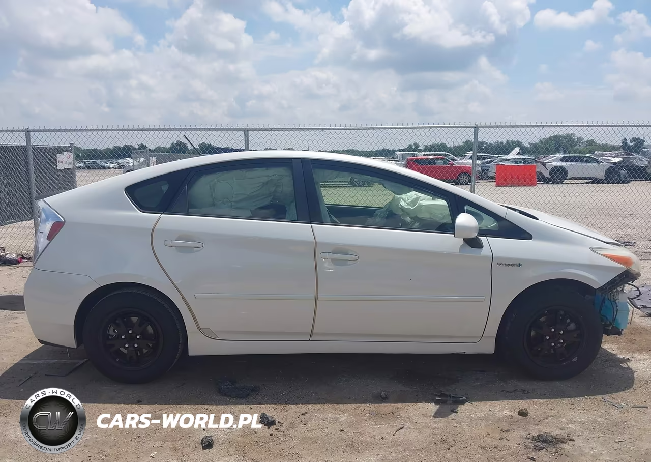 2014 Toyota Prius Three VIN:JTDKN3DU8E1767766 - 13