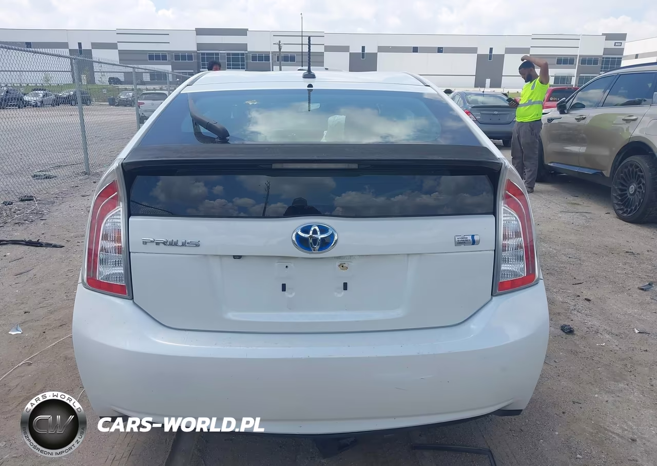 2014 Toyota Prius Three VIN:JTDKN3DU8E1767766 - 16