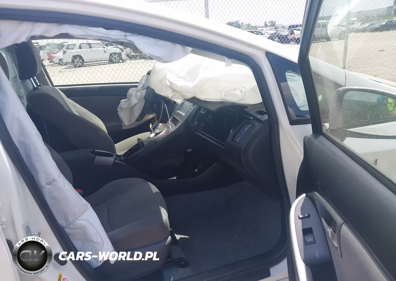 2014 Toyota Prius Three VIN:JTDKN3DU8E1767766 - 5
