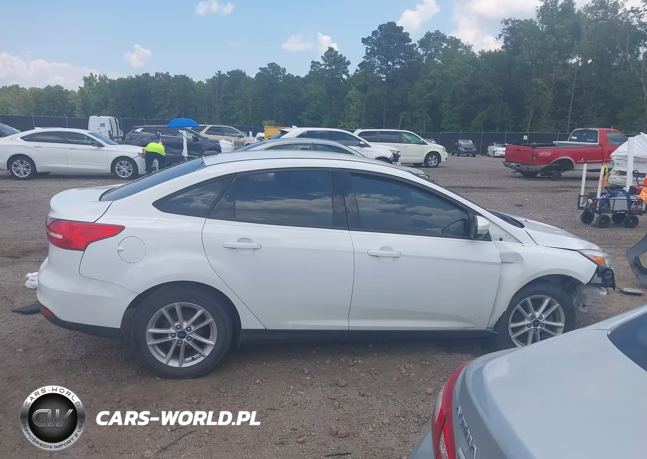 2016 Ford Focus Se VIN:1FADP3F29GL290910 - 14