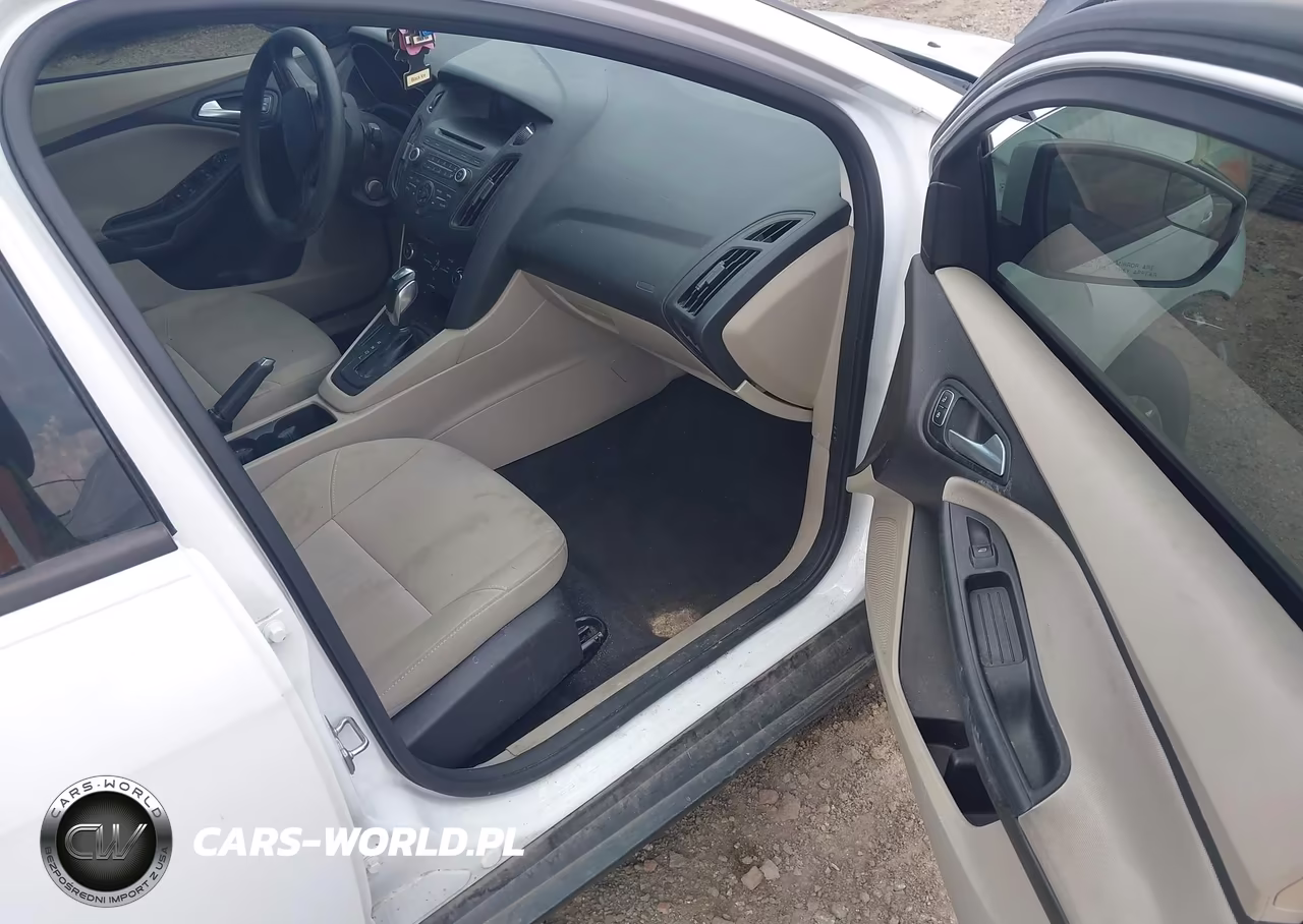 2016 Ford Focus Se VIN:1FADP3F29GL290910 - 5