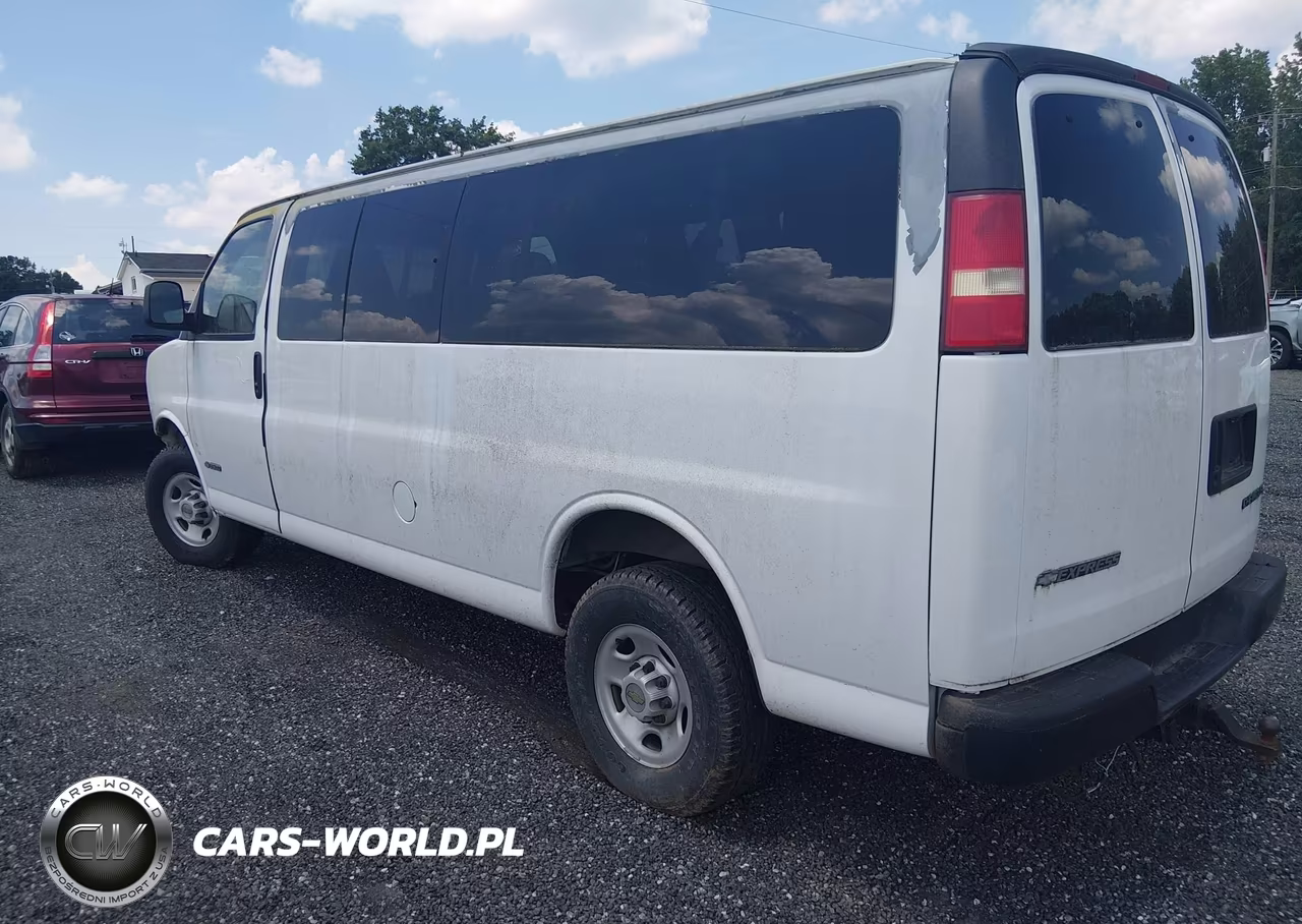 2003 Chevrolet Express VIN:1GAHG39U131167755 - 3
