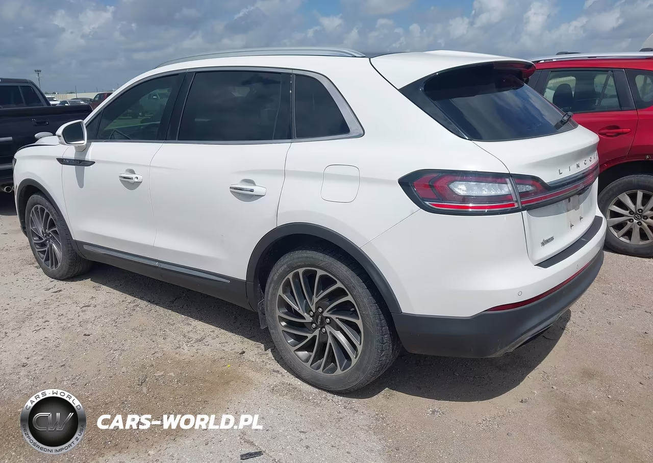 2020 Lincoln Nautilus Reserve VIN:2LMPJ6K92LBL33927 - 3