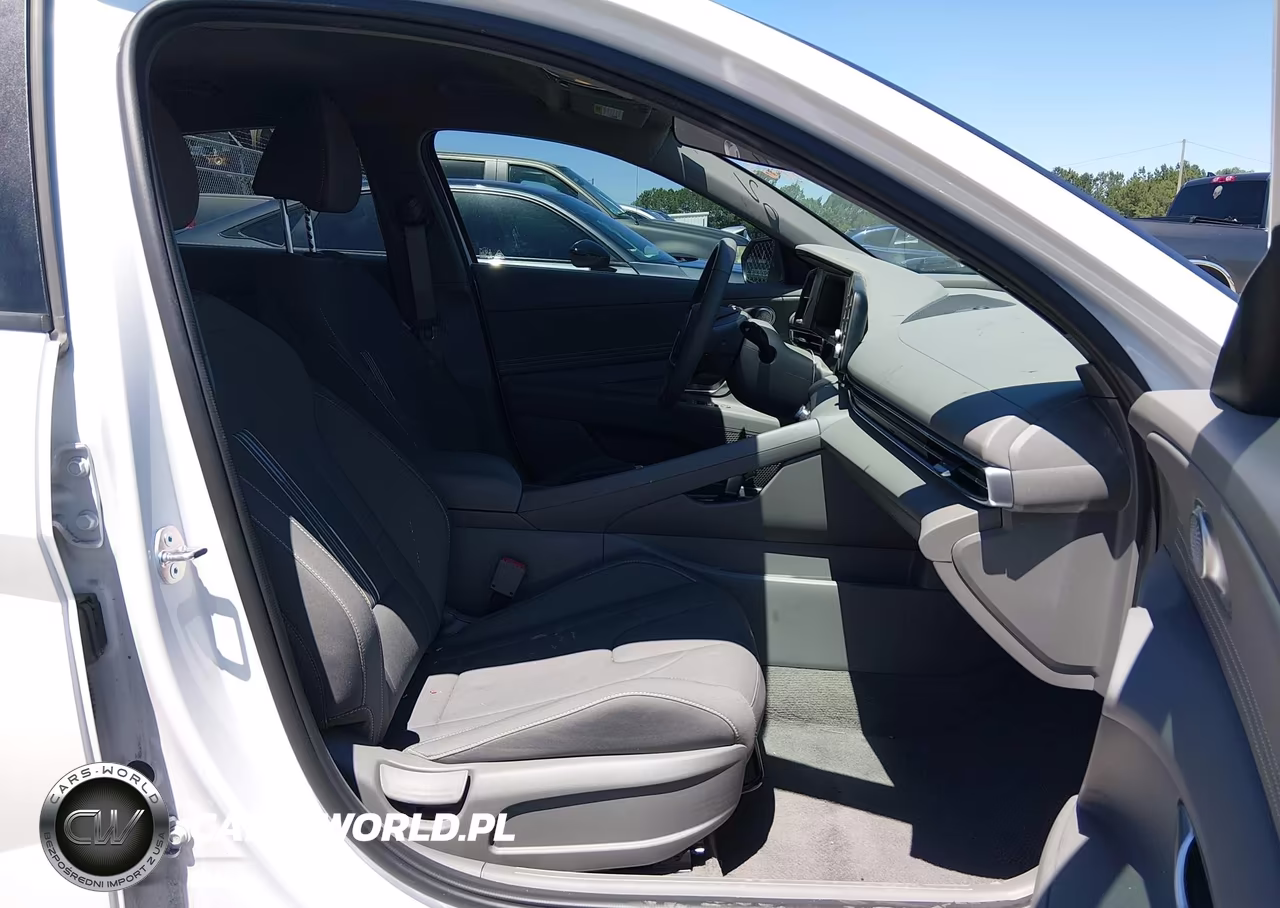 2025 Hyundai Elantra Sel Sport VIN:KMHLM4DG8SU049163 - 5